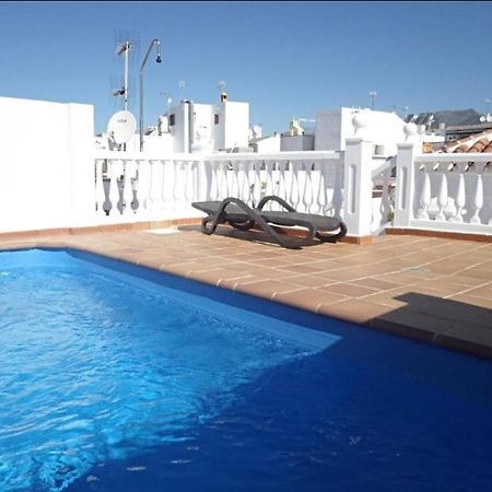 Las Flores Apartments เนร์คา ภายนอก รูปภาพ