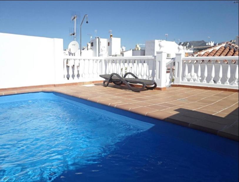 Las Flores Apartments เนร์คา ภายนอก รูปภาพ