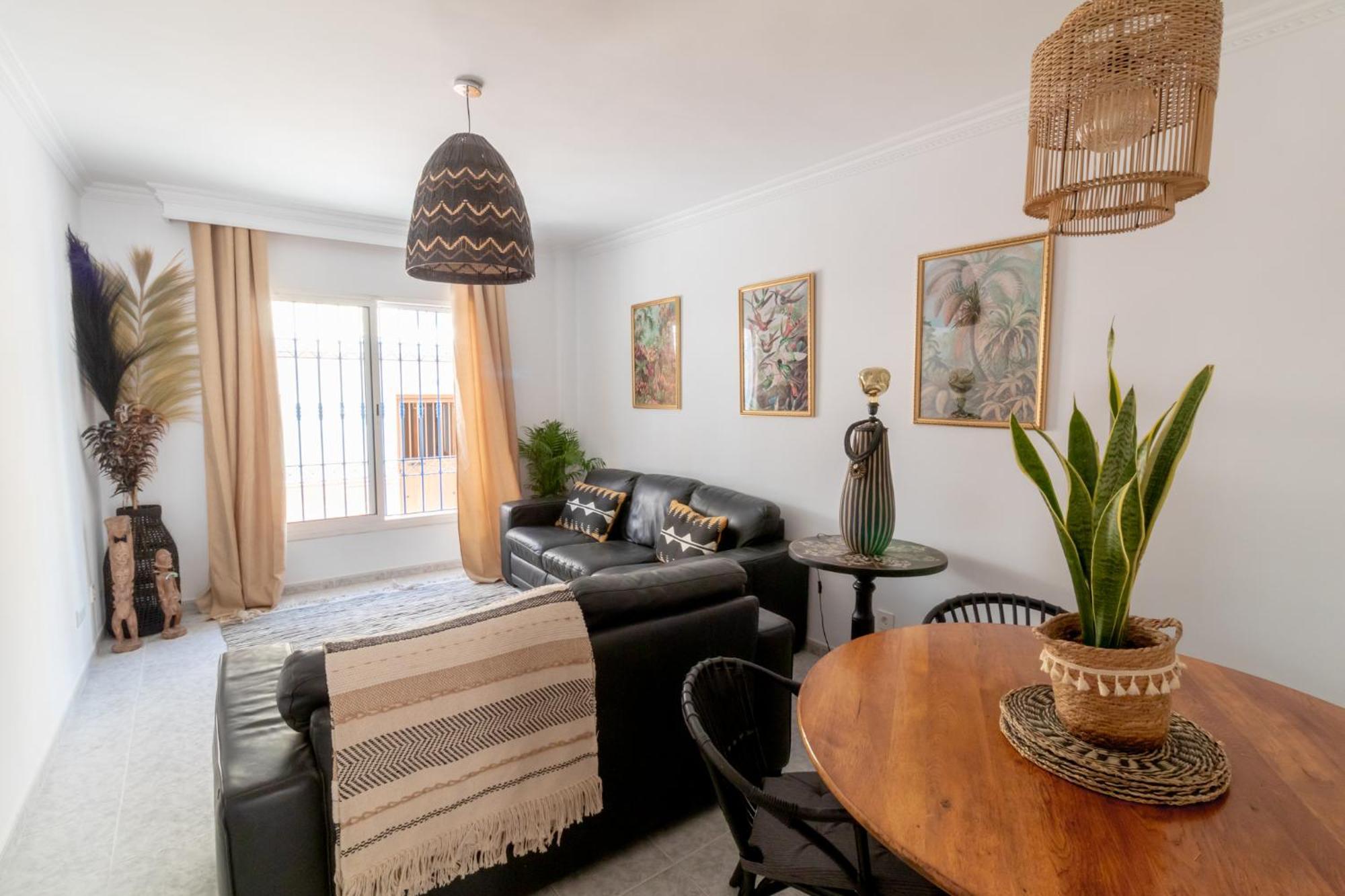Las Flores Apartments เนร์คา ภายนอก รูปภาพ