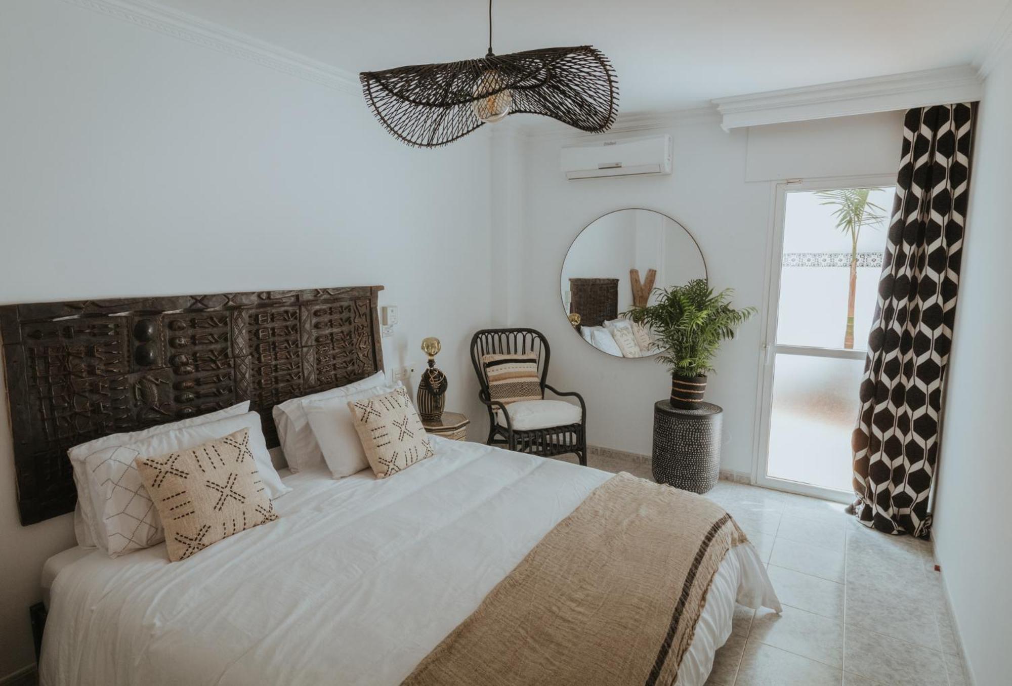 Las Flores Apartments เนร์คา ภายนอก รูปภาพ