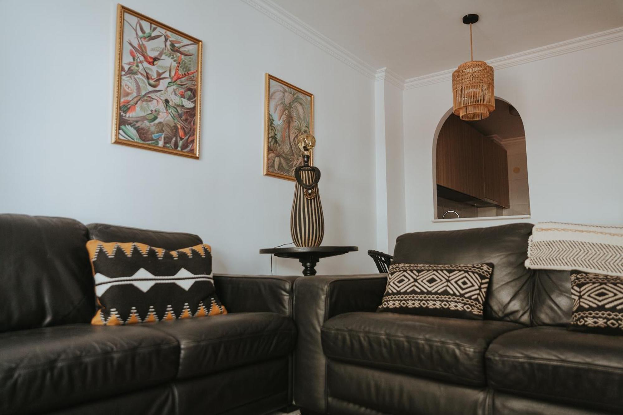 Las Flores Apartments เนร์คา ภายนอก รูปภาพ