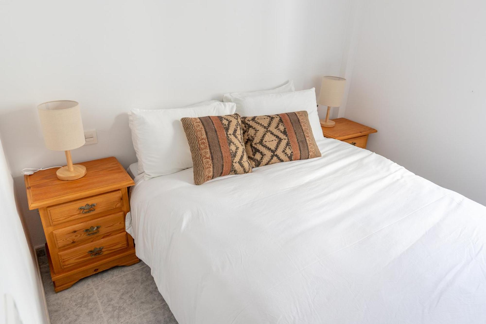 Las Flores Apartments เนร์คา ภายนอก รูปภาพ