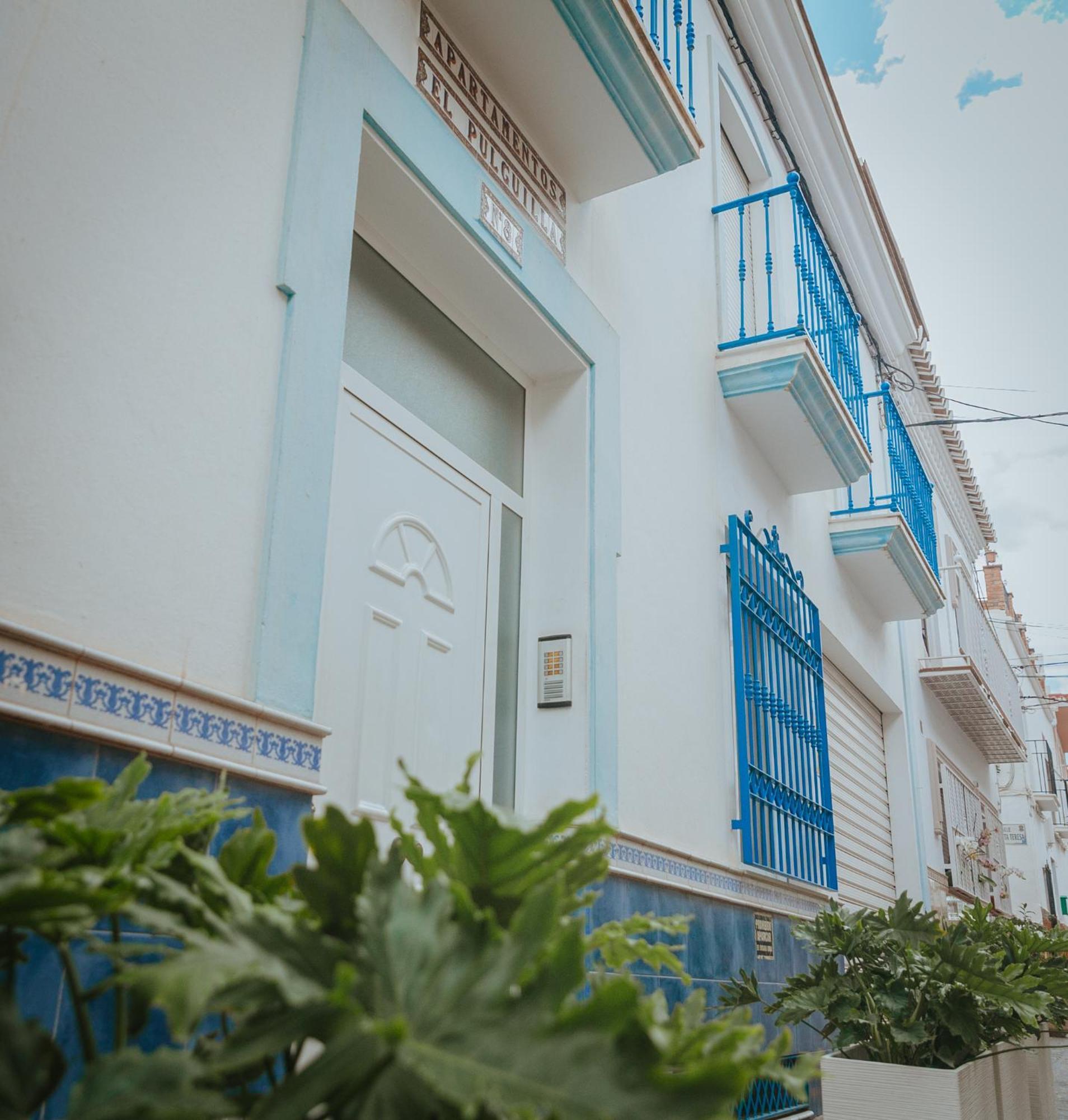 Las Flores Apartments เนร์คา ภายนอก รูปภาพ