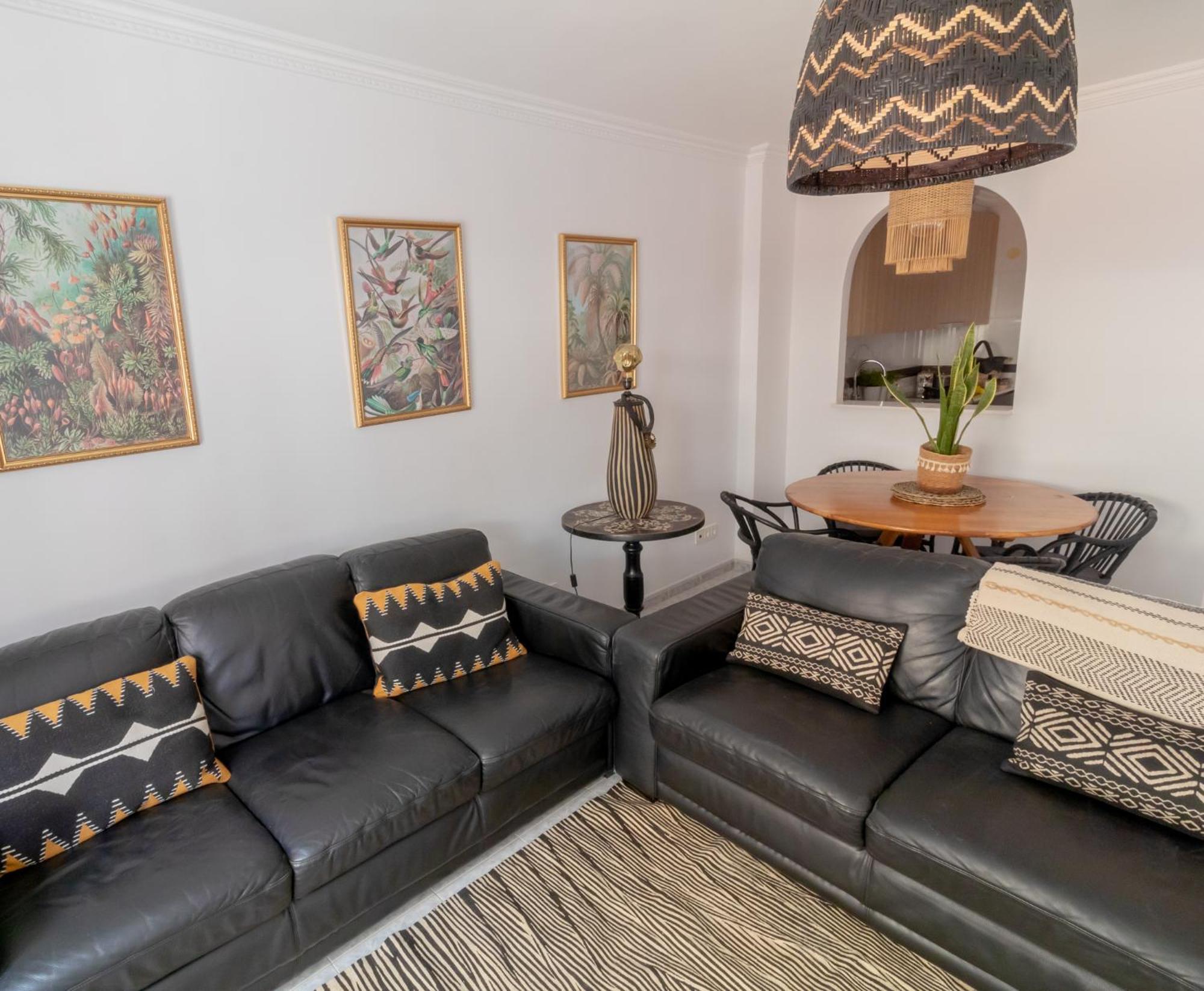 Las Flores Apartments เนร์คา ภายนอก รูปภาพ