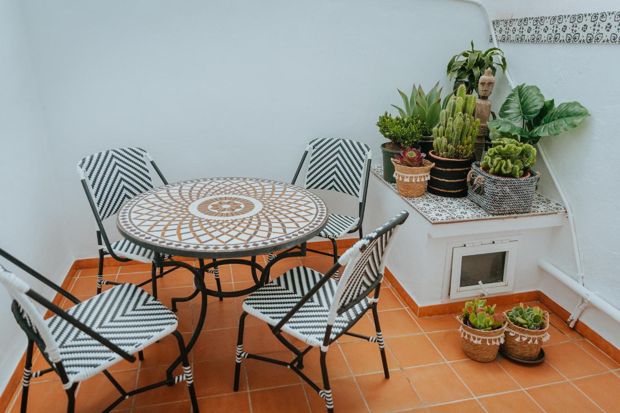 Las Flores Apartments เนร์คา ภายนอก รูปภาพ