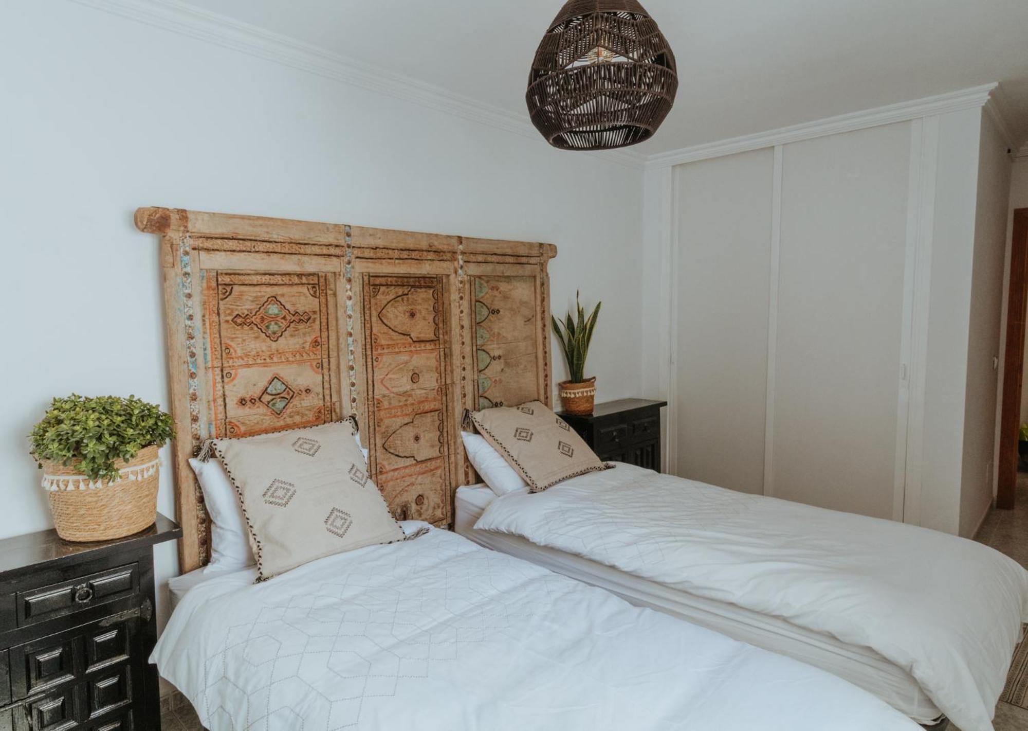 Las Flores Apartments เนร์คา ภายนอก รูปภาพ