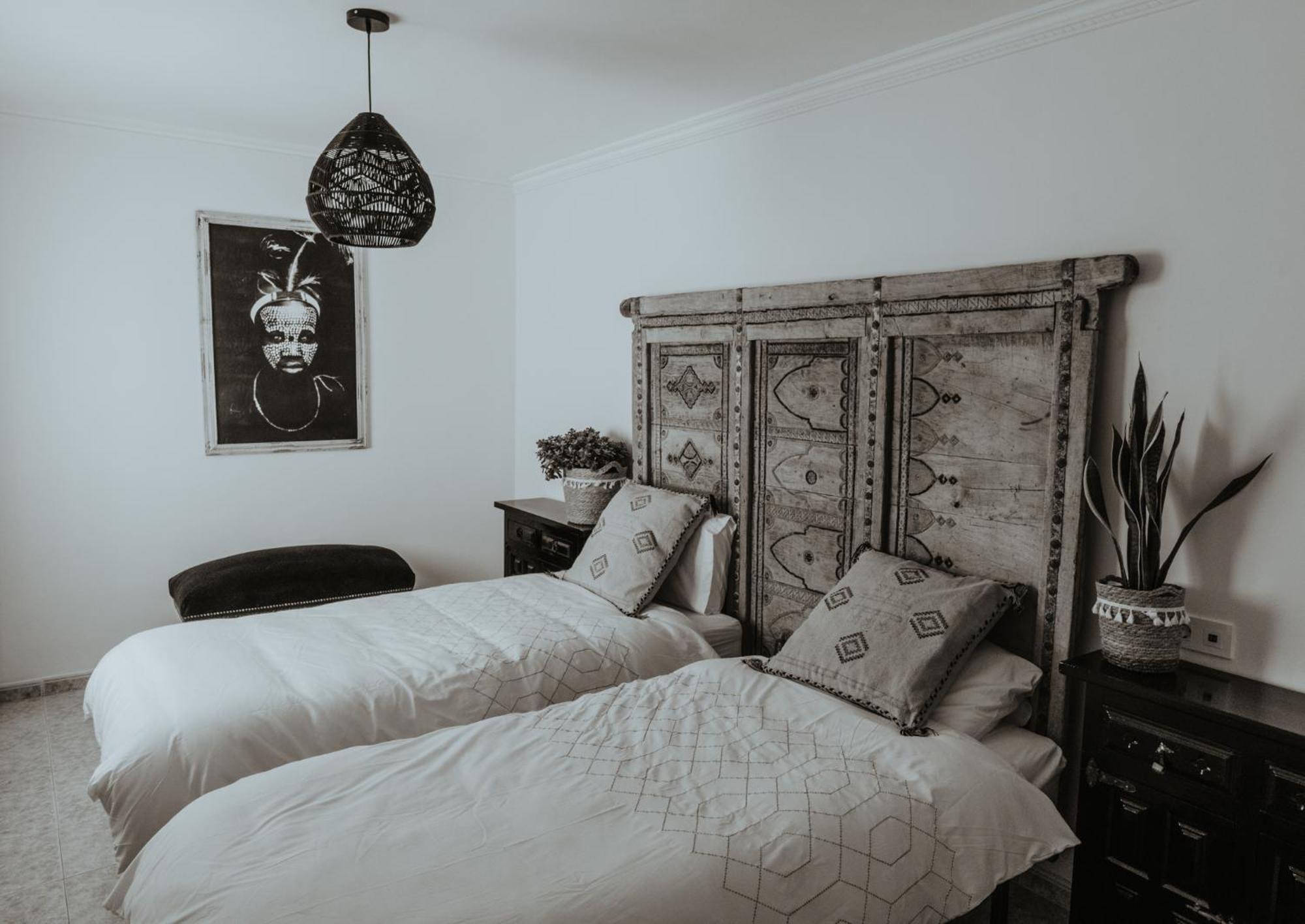 Las Flores Apartments เนร์คา ภายนอก รูปภาพ
