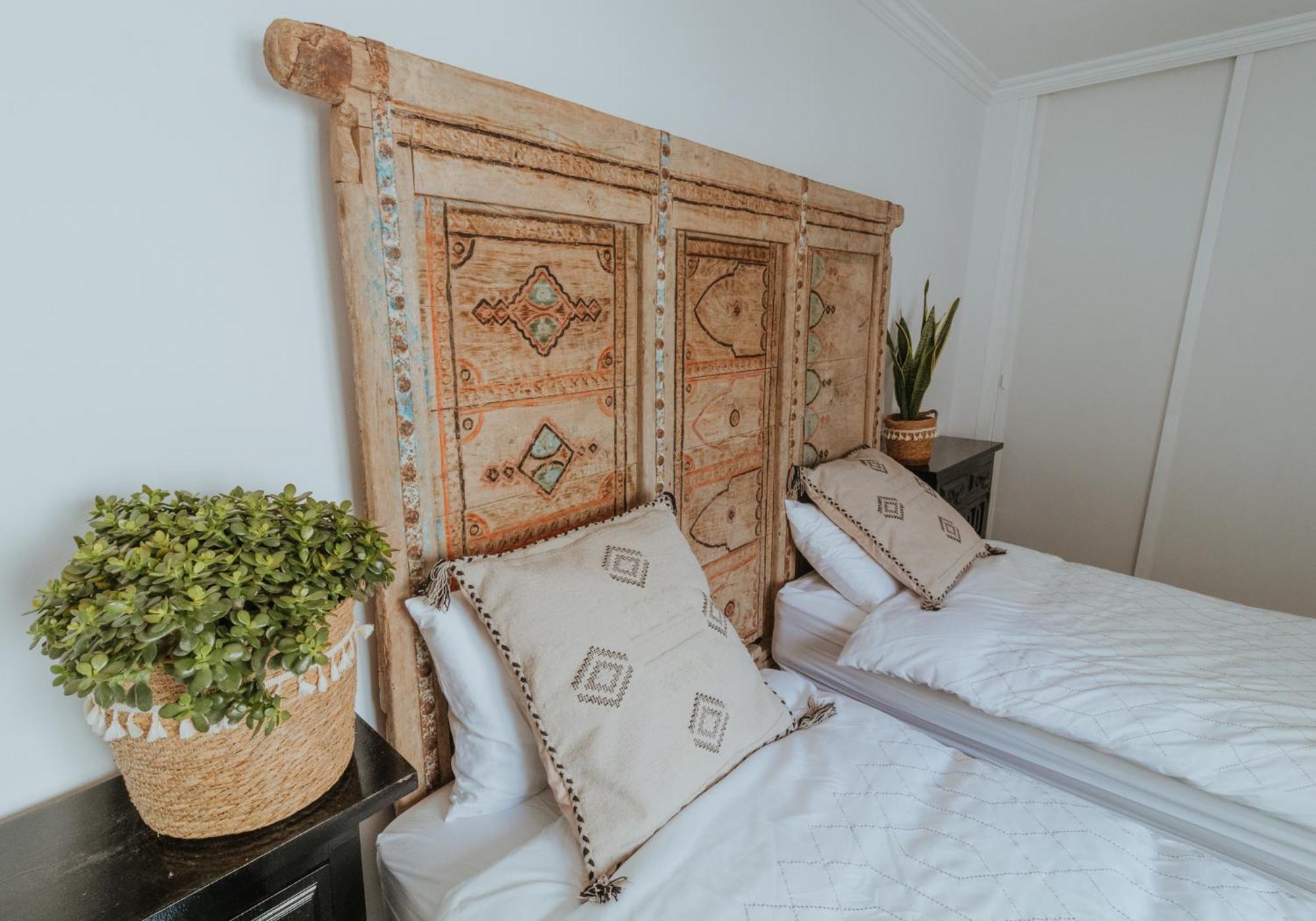 Las Flores Apartments เนร์คา ภายนอก รูปภาพ