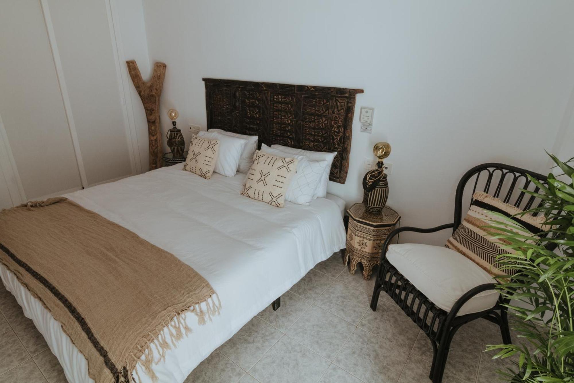 Las Flores Apartments เนร์คา ภายนอก รูปภาพ