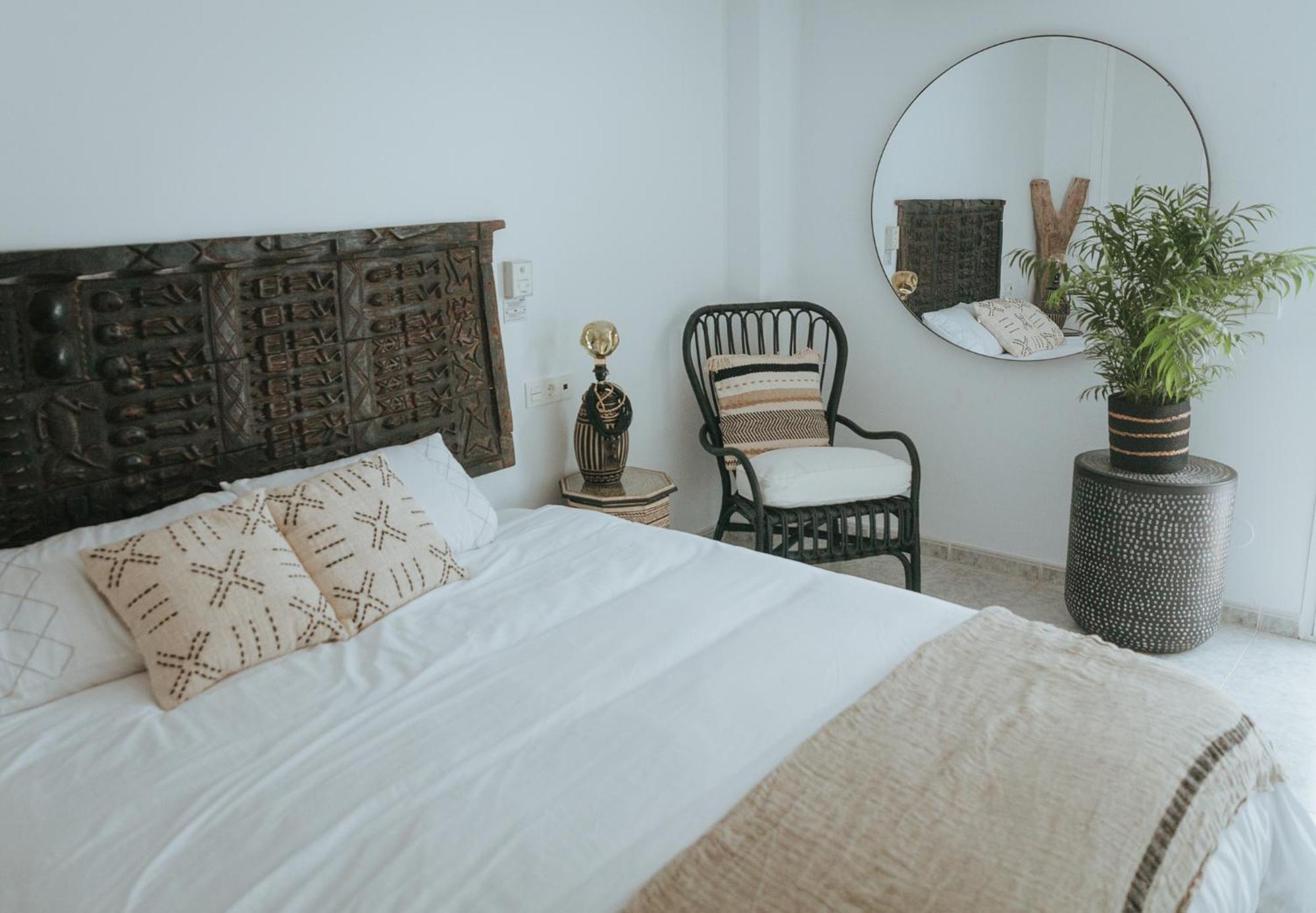 Las Flores Apartments เนร์คา ภายนอก รูปภาพ