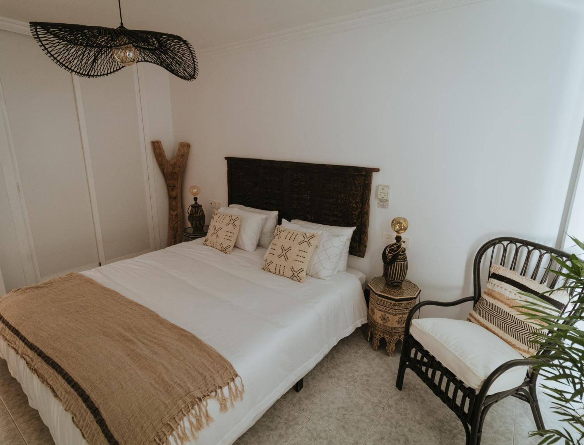 Las Flores Apartments เนร์คา ภายนอก รูปภาพ