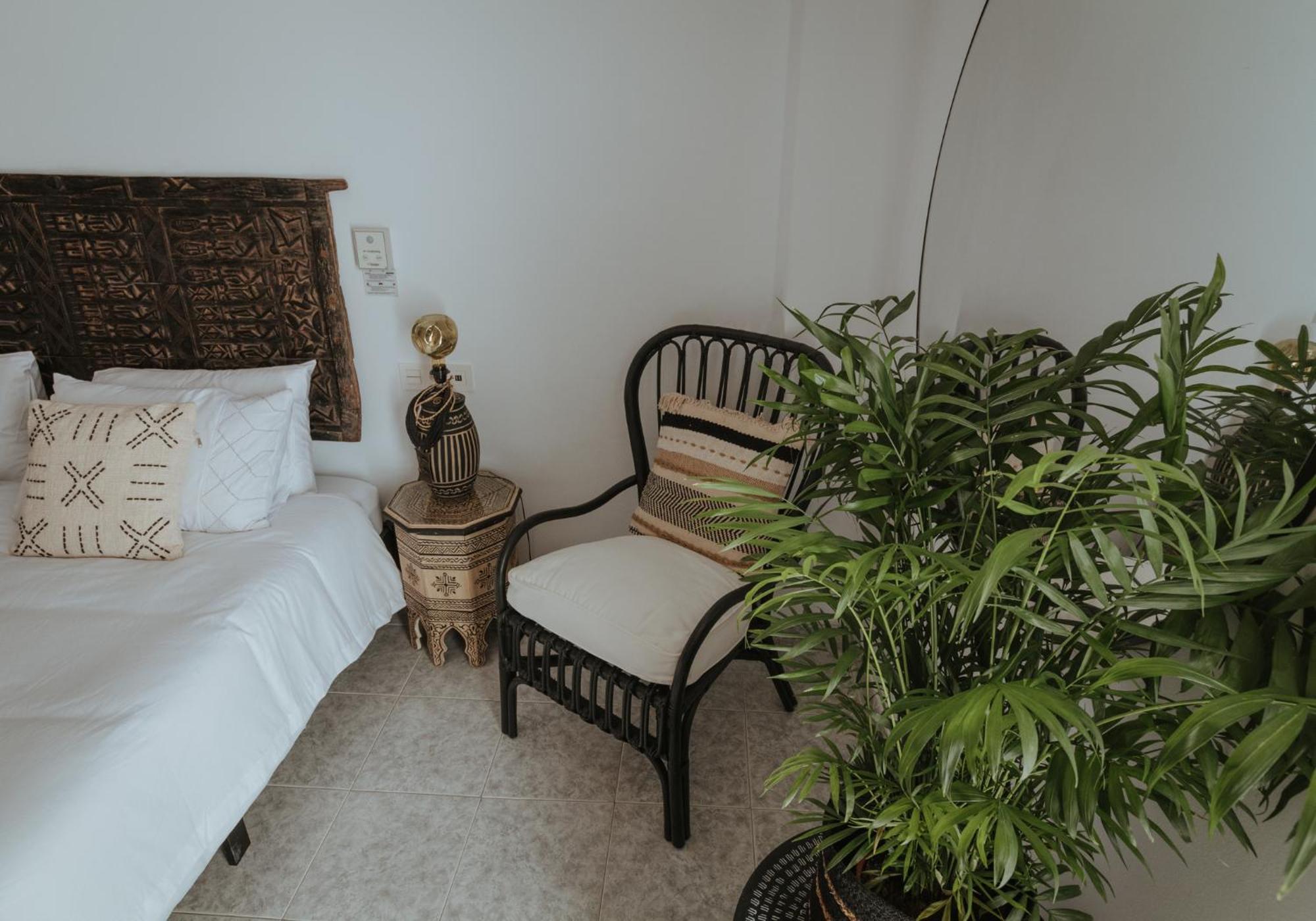 Las Flores Apartments เนร์คา ภายนอก รูปภาพ