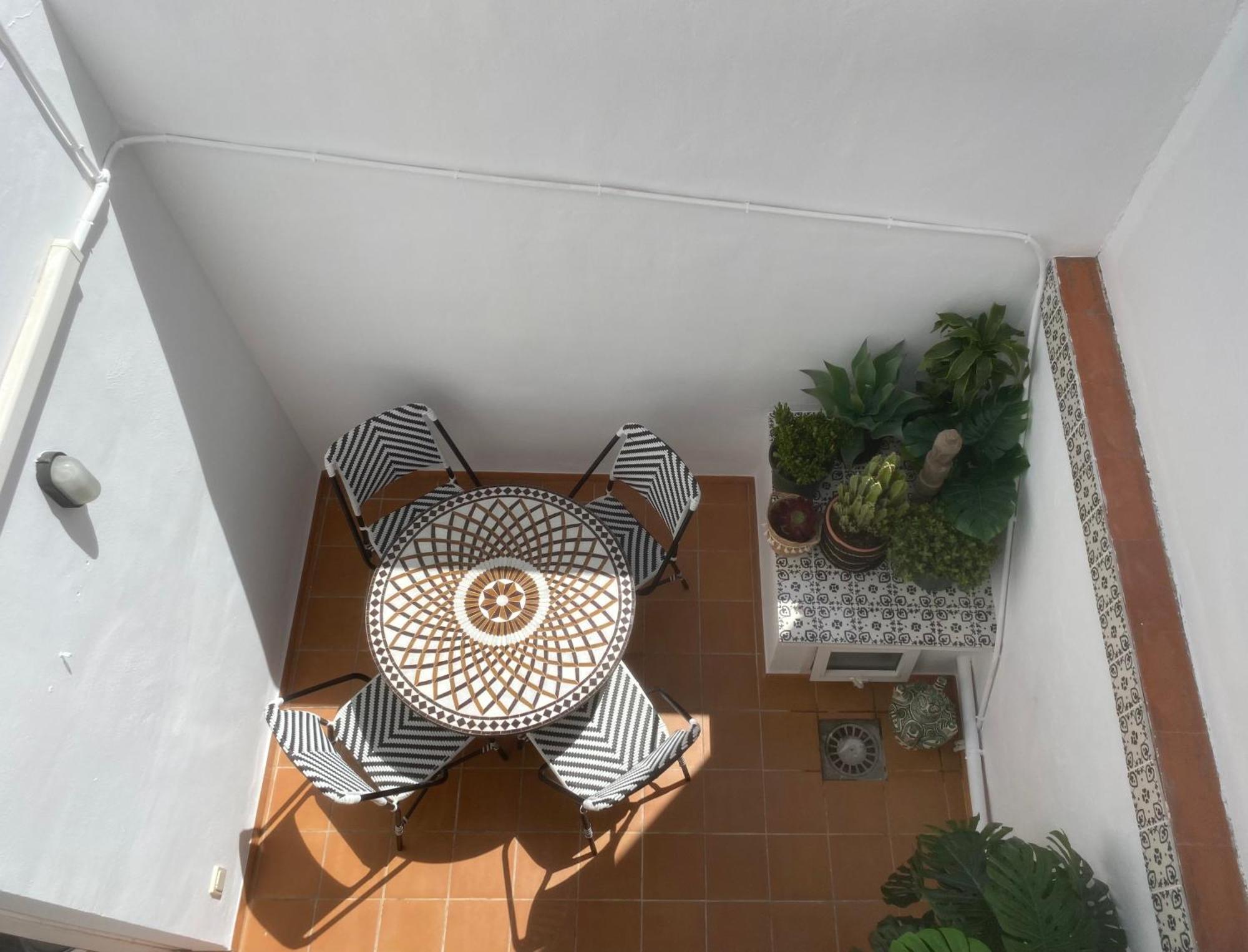 Las Flores Apartments เนร์คา ภายนอก รูปภาพ