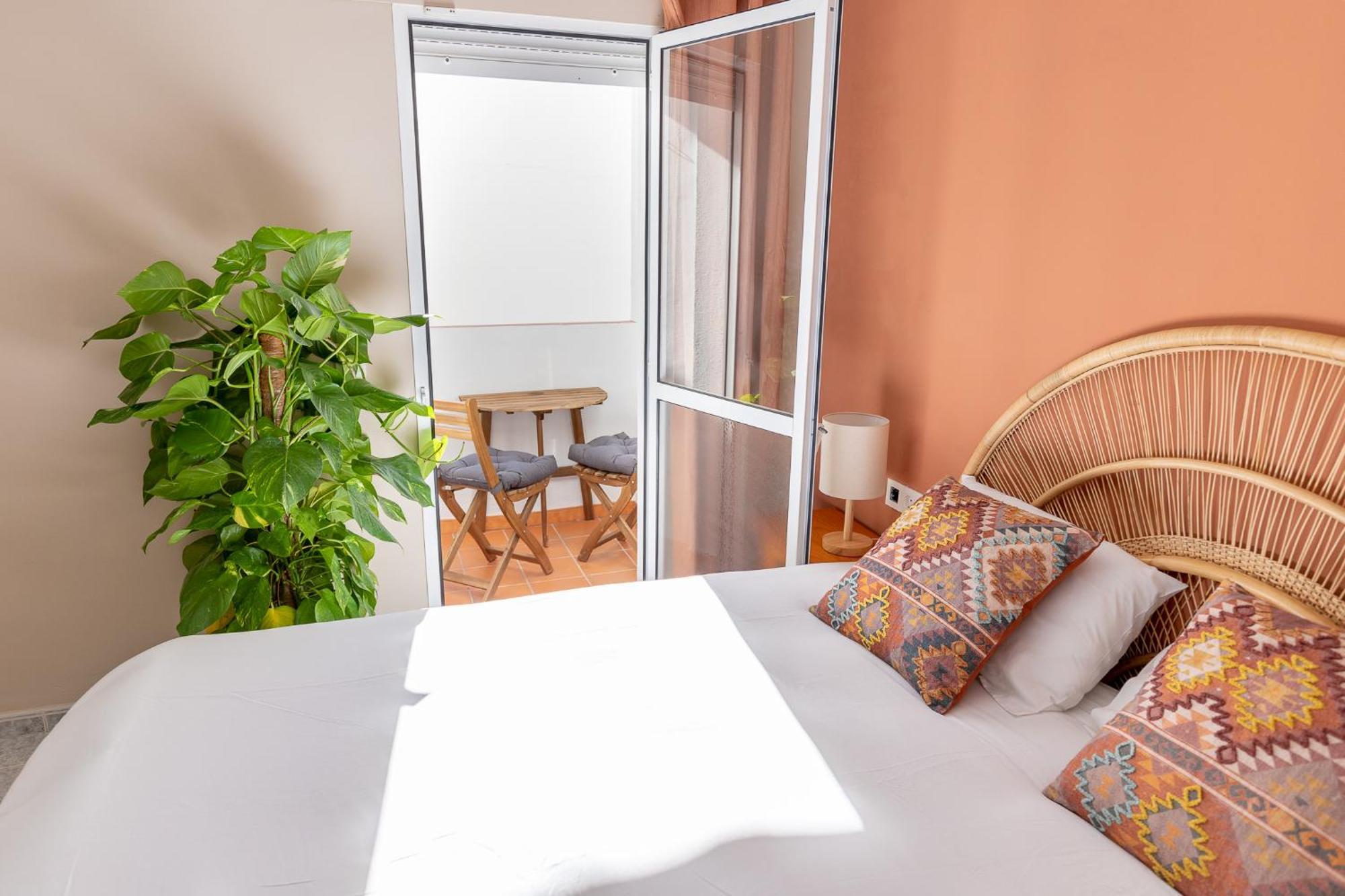 Las Flores Apartments เนร์คา ภายนอก รูปภาพ