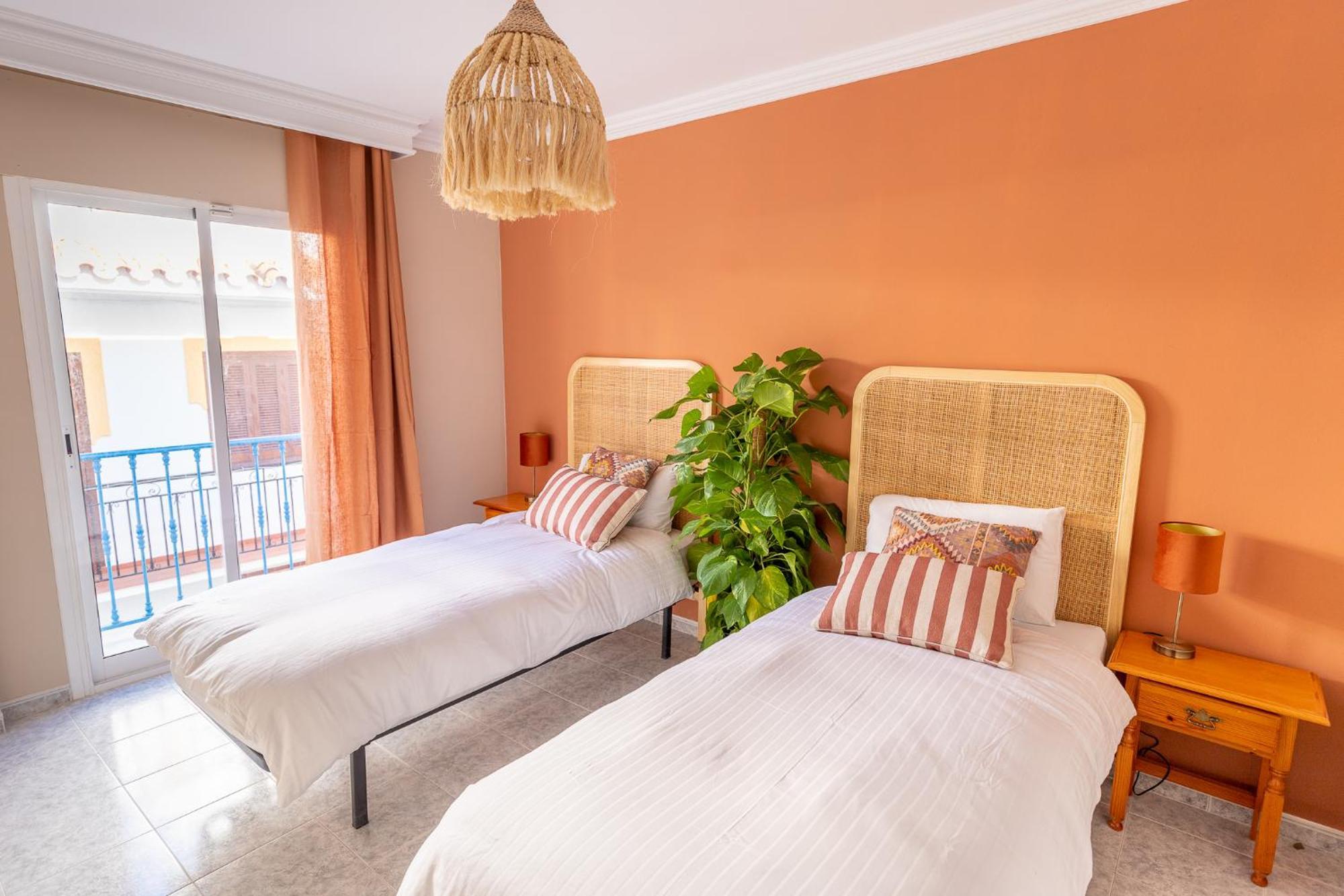 Las Flores Apartments เนร์คา ภายนอก รูปภาพ