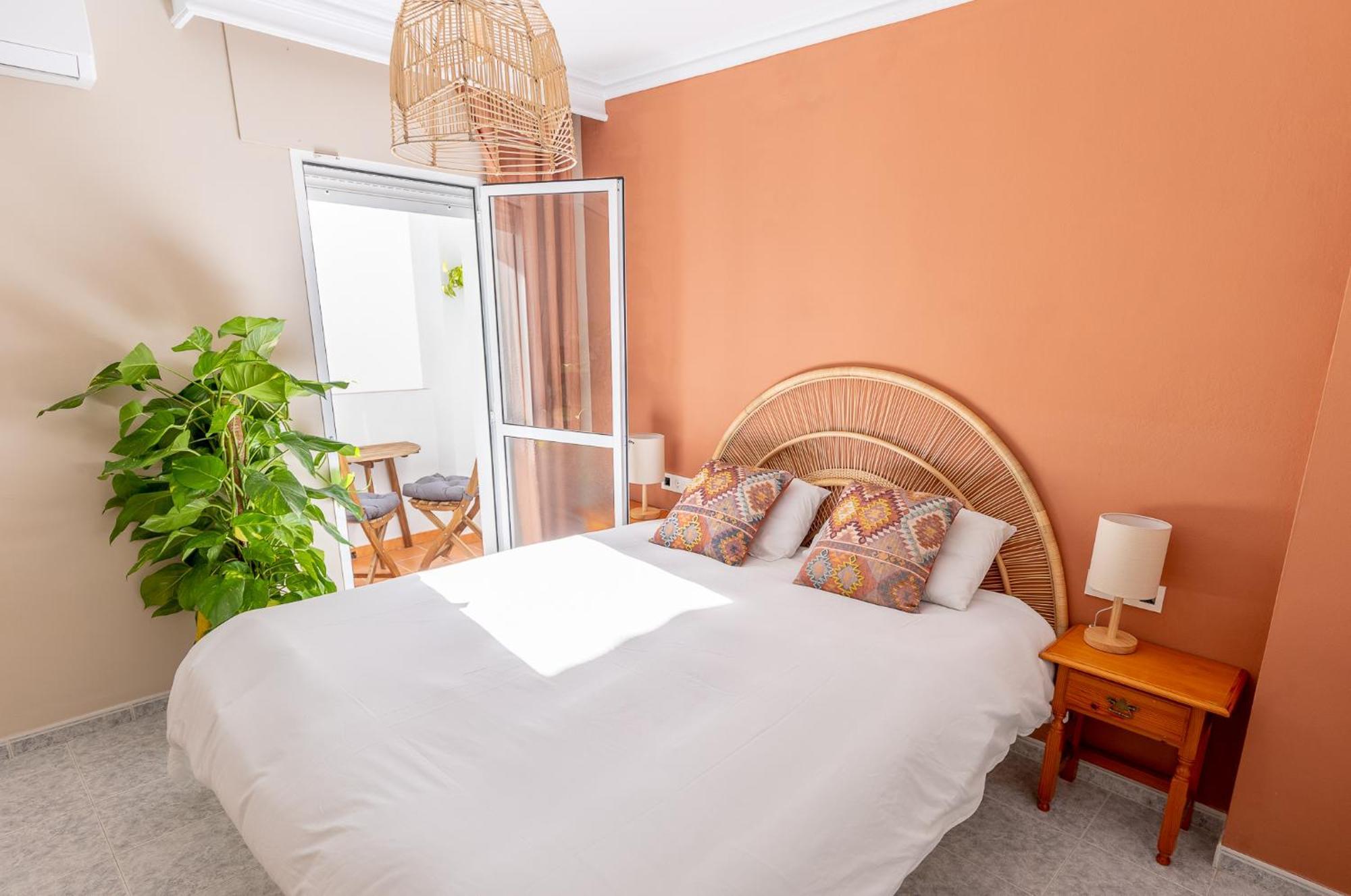 Las Flores Apartments เนร์คา ภายนอก รูปภาพ
