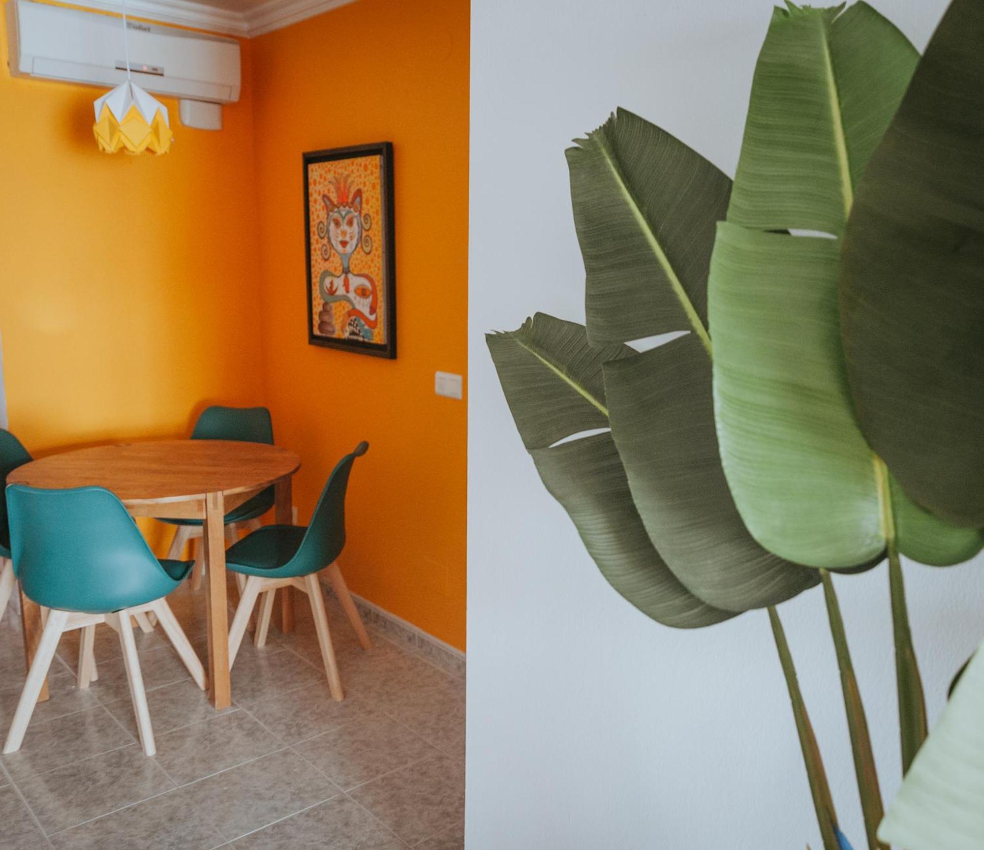 Las Flores Apartments เนร์คา ภายนอก รูปภาพ