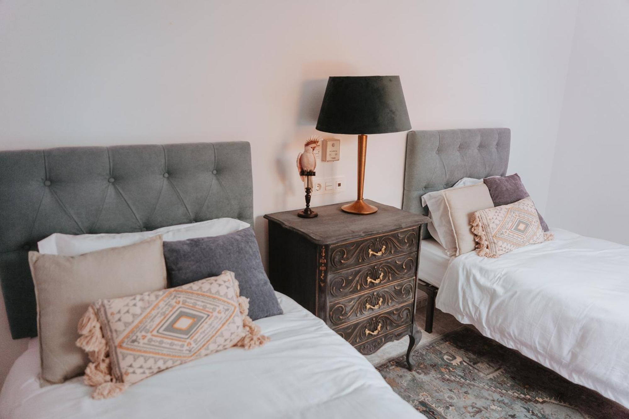 Las Flores Apartments เนร์คา ภายนอก รูปภาพ